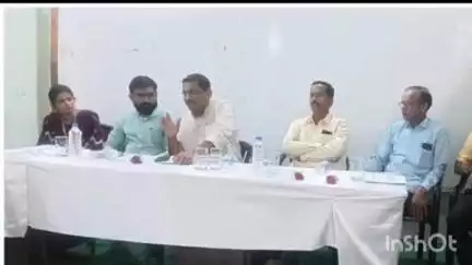 गोंदिया: युरिया खताचा साठाचा नियोजन अचूक करावे -- माजी सभापती संजय टेंभंरे , हिवरा येथे खरीप हंगाम मान्सूनपूर्व आढावा सभेचे आयोजन