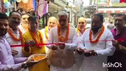 बेहट: बेहट के गांधी चौक में मुख्यमंत्री योगी आदित्यनाथ के जन्मदिन पर रक्तदान शिविर का उद्घाटन पूर्व विधायक ने किया