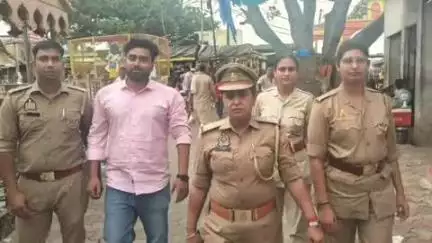 कासगंज: गंगा स्नान पर बाल भिक्षावृत्ति रोकने के लिए चाइल्ड हेल्पलाइन और पुलिस ने सोरों गंगा घाट पर किया भ्रमण