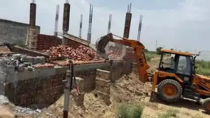 रोहतक: उपायुक्त ने बताया: सुनारिया कलां में प्रशासन ने अवैध निर्माण के खिलाफ 4 अवैध कॉलोनियों को तोड़ा