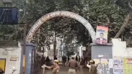 चुनार: अहरौरा पुलिस ने न्यायालय के निर्देश पर दो वारंटियों को किया गिरफ्तार