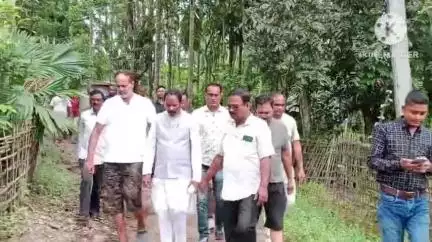 তিনিচুকীয়া: বিস্ফুতিয়া গাঁৱত  নৰপিশাচৰ কামনাৰ বলি হোৱা সাত বছৰীয়া কিশোৰীৰ পৰিয়াললৈ ৫ লাখ টকাৰ চেক প্ৰদান বিধায়ক সঞ্জয় কিষাণৰ