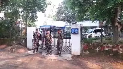 বোলপুর-শ্রীনিকেতন: দুটো নোটিশের পর সশরীরে বোলপুরের এসডিপিও অফিসে হাজিরা অনুব্রত মণ্ডলের