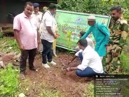 କେନ୍ଦ୍ରାପଡା: ରାଜନଗର ବନ୍ୟପ୍ରାଣୀ ଡିଭିଜନ ପରିସରରେ ବିଶ୍ୱ ପରିବେଶ ଦିବସ ପାଳନ ଉପଲକ୍ଷେ ବୃକ୍ଷରୋପଣ କାର୍ଯ୍ୟକ୍ରମ ଅନୁଷ୍ଠିତ