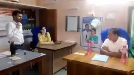 सीकर: सीकर जिले के कई चिकित्सा संस्थानों का सीएमएचओ डॉक्टर अशोक महरिया ने किया निरीक्षण, व्यवस्थाओं का लिया जायजा