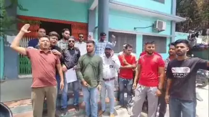 रामनगर: युवा कांग्रेस के कार्यकर्ताओं ने बिजली कटौती के खिलाफ विद्युत कार्यालय पर जाकर किया विरोध प्रदर्शन