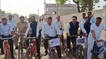 રાણપુર: શહેરમાં સિવિલ કોર્ટ ખાતે સાયકલ રેલી,વૃક્ષારોપણ,સફાઈ અભિયાન સહિતના વિવિધ કાર્યક્રમો યોજાયા