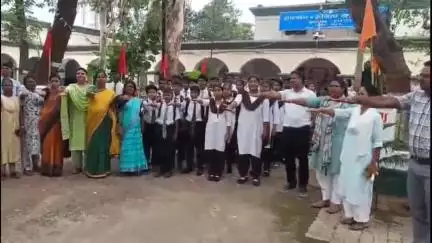 दुमका: डिस्ट्रिक्ट सीएम स्कूल ऑफ़ एक्सीलेंस में विश्व पर्यावरण दिवस पर कार्यक्रम आयोजित
