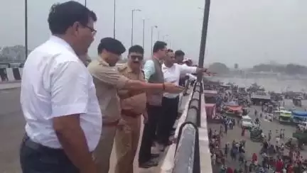 बदायूं: DM और SSP ने कछला गंगा घाट पर ज्येष्ठ दशहरा पर गंगा स्नान के दौरान श्रद्धालुओं की सुरक्षा व्यवस्था का किया निरीक्षण