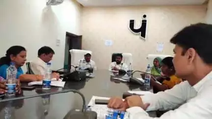 सोहागपुर: मुख्यमंत्री के दौरे को लेकर जिला पंचायत सभागार में अधिकारियों के साथ एसडीएम ने की बैठक