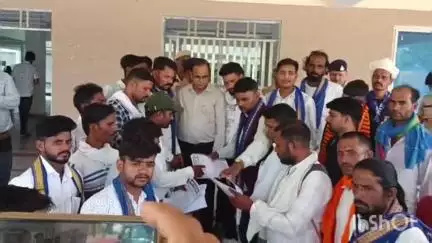 दतिया नगर: कलेक्टर द्वारा ज़मीन भूमाफियाओं को देने और बदसलूकी के विरोध में आजाद समाज पार्टी ने कलेक्ट्रेट में सौंपा ज्ञापन