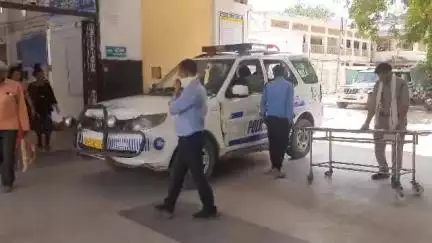 मुरैना नगर: नेशनल हाइवे-44 पर हरे बोर्ड स्थित कुंज गार्डन के पास मिला अज्ञात युवक का शव, पुलिस ने पहुंचाया शवगृह