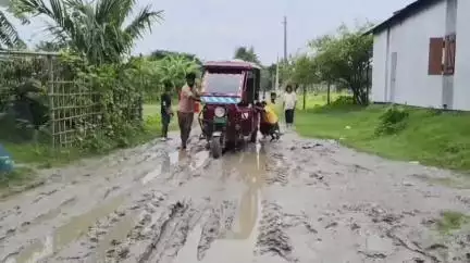 সৃজনগ্ৰাম: ডুমেৰগুৰি তৃতীয় খণ্ডত ৰাইজৰ যাতায়াতৰ মূল পথৰ দুৰৱস্থা, দুৰ্ভোগ ভুগিছে প্ৰায় ৫ শতাধিক লোকে #jansamasya