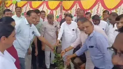 હિંમતનગર: વિશ્વ પર્યાવરણ દિવસ નિમિત્તે ગઢોડા ગામ ખાતે ભૂમિ વંદના કાર્યક્રમ યોજાયો: ધારાસભ્ય સહિત ભાજપના હોદ્દેદારો રહ્યા હાજર