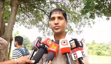 ମାଲକାନଗିରି: ଏମଭି ୧୬ ଗ୍ରାମ ନିକଟରେ ଅଧିକ ସଂଖ୍ୟକ ଯାତ୍ରୀ ନେଇ ଆସୁଥିବା ବସକୁ ଯାଞ୍ଚ କରି ଫାଇନ ଆଦାୟ ପରେ ମତ ରଖିଲେ ଟିଆଇ