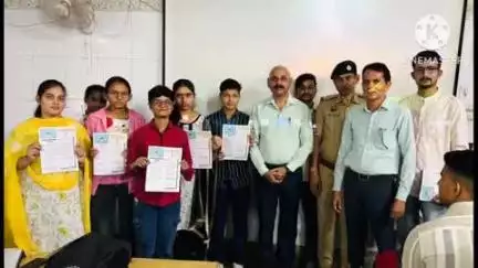 भिवानी: पुलिस ने शिक्षण संस्थानों में साइबर अपराध के खिलाफ जागरूकता अभियान चलाया