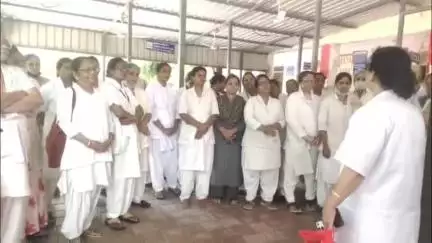रतलाम नगर: सिविल सर्जन के व्यवहार से परेशान नर्सिंग स्टाफ ने खोला मोर्चा, सीएमएचओ को सौंपा ज्ञापन