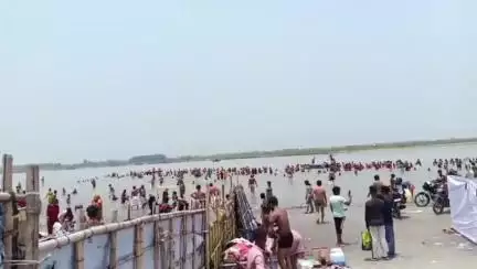 धनौरा: दशहरा के अवसर पर तिगरी गंगा धाम में स्नान के लिए उमड़ा श्रद्धालुओं का शैलाब, बच्चों के मूंडन संस्कार भी हुए