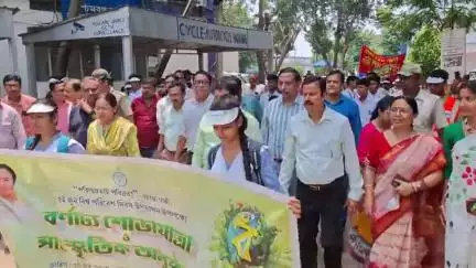 সিউড়ি ১: বীরভূম জেলা প্রশাসন ও পৌরসভার পক্ষ থেকে বিশ্ব পরিবেশ দিবস উপলক্ষে বর্ণাঢ্য শোভাযাত্রার আয়োজন
