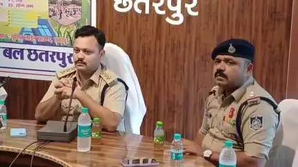 छतरपुर नगर: आगामी त्योहारों को देखते हुए पुलिस लाइन कंट्रोल रूम में शांति समिति की बैठक हुई