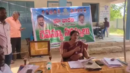 ఇల్లందకుంట: బూజునుర్ గ్రామంలో భూభారతి రెవెన్యూ సదస్సు హాజరైన తాసిల్దార్ రాణి  రెవెన్యూ సదస్సును రైతులు సద్వినియోగం చేసుకోవాలి