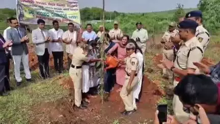 ಜಮಖಂಡಿ: ನಗರದಲ್ಲಿ ಯಶಸ್ವಿಯಾಗಿ ಜರುಗಿದ ಸಸಿ ನೆಡುವ ಕಾರ್ಯಕ್ರಮ