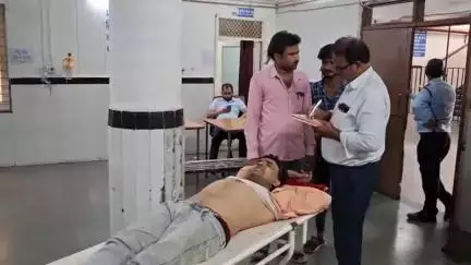 छतरपुर नगर: सटई में शराबी ने घर के बाहर युवक पर पत्थर से किया हमला, युवक जिला अस्पताल में भर्ती
