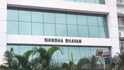 মোহনপুর: টেড-২ পরীক্ষার প্রশ্নপত্রে অনিয়মের অভিযোগ এনে অফিস লেনে TRBT-র চেয়ারম্যানের নিকট ডেপুটেশন দিল NSUI ও যুব কংগ্রেস