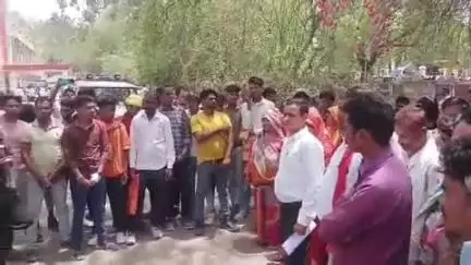 दतिया नगर: उनाव थाना क्षेत्र में चोरी और जुआ के विरोध में आदिवासी समाज ने एसपी को ज्ञापन सौंपा