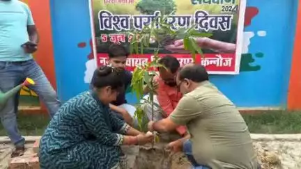 कन्नौज जनपद के सिकंदरपुर नगर पंचायत कार्यलय परिसर में विश्व पर्यावरण दिवस पर चेयरमैन ने किया पौधरोपण कार्यक्रम।