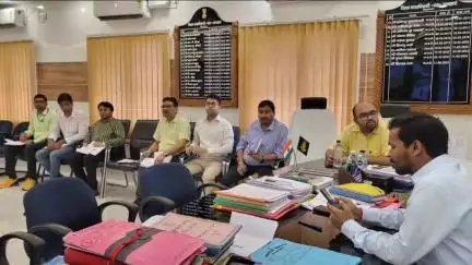 किशनगंज: किशनगंज में दो महत्वपूर्ण जिला स्तरीय बैठकें हुईं, पीड़ितों के लिए 22 लाख से अधिक की मुआवजा राशि मंजूर