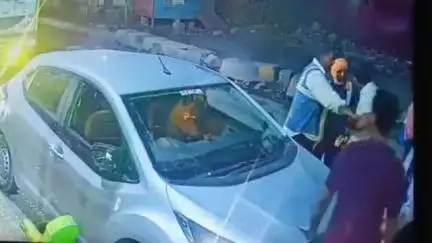 मुरैना नगर: छोंदा टोल कर्मियों ने कार चालक को पीटा, गले से चेन लूटी, CSP ने कार्रवाई का दिया आश्वासन