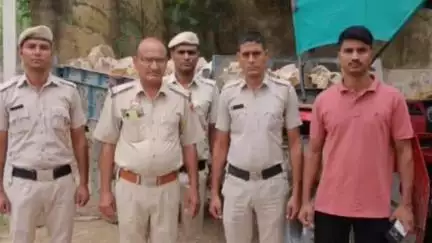 नांगल चौधरी: निजामपुर क्षेत्र में पुलिस ने अवैध खनन करते ट्रैक्टर-ट्रॉली को पकड़ा, जुर्माना लगाकर किया सीज