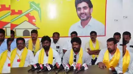 కర్నూలు: తల్లికి చెల్లికి వెన్నుపోటు పొడిచింది మాజీ సీఎం వైఎస్ జగన్ అని కర్నూలు తెలుగు యువత జిల్లా ఉపాధ్యక్షుడు బాలు