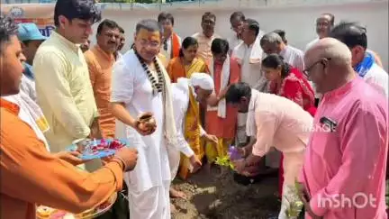 नर्मदापुरम: विश्व पर्यावरण दिवस पर सांसद ने जनता कार्यालय में किया रुद्राक्ष का पौधा रोपण