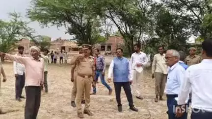 बिधूना: बेला क्षेत्र के बरकसी गांव में जिला अधिकारी ने 35 वर्ष पुराने अवैध कब्जे को हटवाया