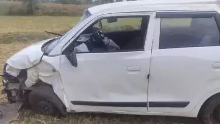 बालाघाट: ग्राम भाजियादंड से खैरलांजी रोड पर रेंगाझरी मोड़ के पास कार पलटी, 5 घायल, 2 गोंदिया रेफर