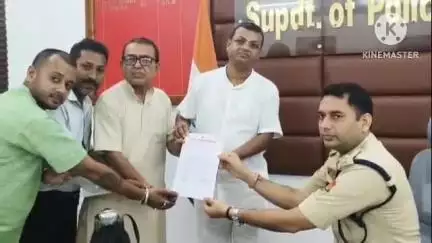 ধর্মনগর: বিশ্ব হিন্দু পরিষদের পক্ষ থেকে জেলাশাসক ও জেলা পুলিশসুপারের নিকট এক স্মারক লিপি প্রদান করা হয়