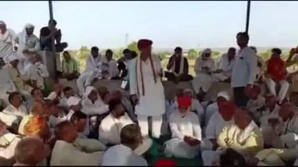 करौली: 8 जून को कारवाडी में प्रस्तावित गुर्जर महापंचायत को लेकर गुडला देवनारायण मंदिर में 12 गांव के गुर्जर समाज की हुई पंचायत