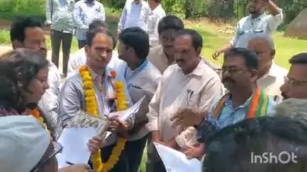 ఆంధ్రప్రదేశ్లో చెరువులకు రక్షణ కల్పించి, జంఝావతి ప్రాజెక్టు పూర్తి చేయాలని కేంద్ర జలశక్తి అభియాన్ బృందానికి వినతి