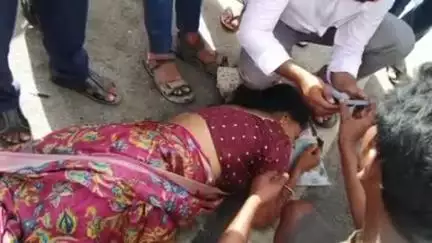 కమలాపురం: చింతకొమ్మదిన్నె : రోడ్డు ప్రమాదంలో మహిళకు తీవ్ర గాయాలు