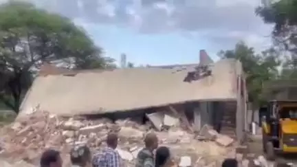 మేడ్చల్: అల్వాల్‌లో అక్రమ నిర్మాణాలను కూల్చివేసిన హైడ్రా అధికారులు