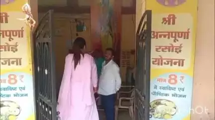 आबू रोड: आबूरोड पालिका की अधिशासी अधिकारी दीपिका वीरवाल ने शहरी क्षेत्र में संचालित श्री अन्नपूर्णा रसोइयों का किया निरीक्षण