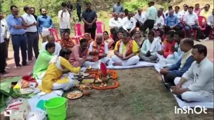 उदयपुर: रामगढ़ सीताबेंगरा में प्रभु श्रीराम के भव्य मंदिर निर्माण के लिए सरगुजा सांसद और विधायक ने किया भूमि पूजन