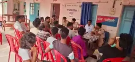 बहादुरगंज: बहादुरगंज थाना परिसर में ईद उल जोहा पर्व को शांतिपूर्ण मनाने के लिए शांति समिति की बैठक आयोजित