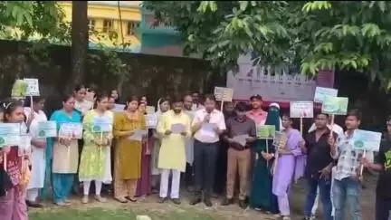 किशनगंज: विश्व पर्यावरण दिवस पर वृक्षारोपण व जनजागरूकता कार्यक्रम, मतदाताओं को “एक वोट–एक पौधा” अभियान के तहत किया प्रेरित