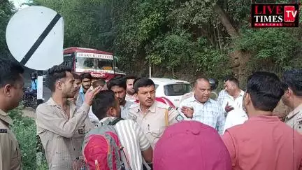 देहरा: HRTC की बस में हंगामा, यात्री ने युवक का तोड़ा दांत, बस एक घंटा रुकी रही