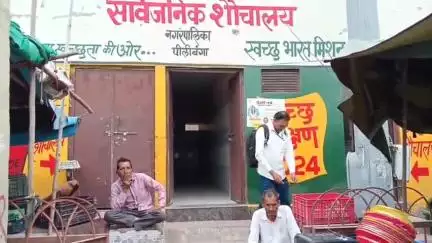 पीलीबंगा: पीलीबंगा कस्बे की सब्जी मंडी चौक पर स्वच्छ भारत मिशन के तहत सार्वजनिक शौचालय बना नशेड़ियों का अड्डा #jansamsya