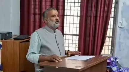 पौड़ी: हेमती नंदन बहुगुणा गढ़वाल केंद्रीय विश्वविद्यालय के पौड़ी परिसर में गोष्ठी में प्लास्टिक के प्रयोग पर जताई गई चिंता