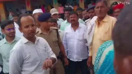 रजौली: चोरडीहा महादलित टोला में आयोजित विकास शिविर का जिलाधिकारी ने किया निरीक्षण